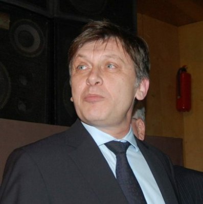 Antonescu: Nimeni nu e ţinut cu forţa în Guvern, dar trebuie să folosim 
